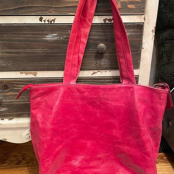 Beautiful Raspberry Genuine Leather Shoulder Bag - Picture 2 of 4